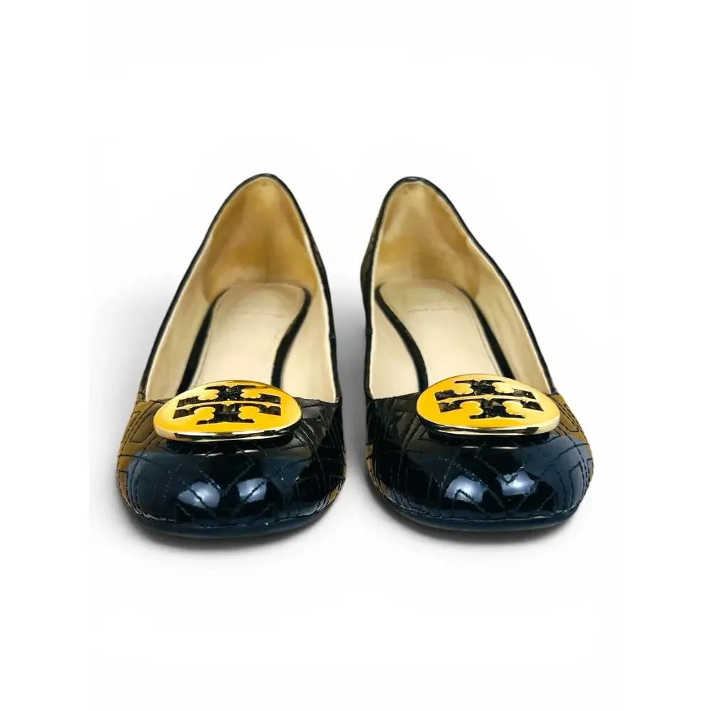 Tory Burch Quinn Quilted Patent Leather Wedge Pumps Gold Logo Black Size 7